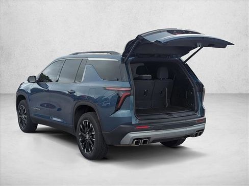 Used 2026 Chevrolet Traverse LT w/ Sun and Wheel Package FWD image 9