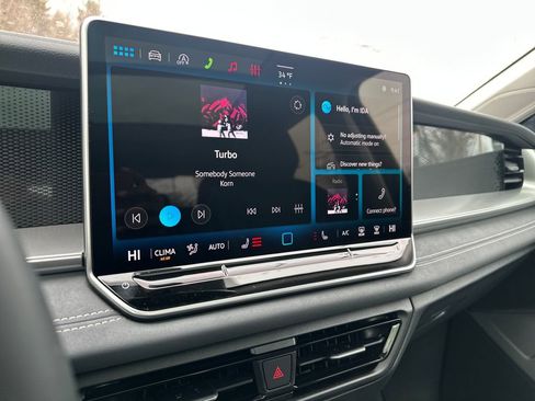 New 2026 Volkswagen Tiguan SE image 9