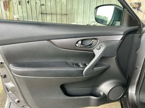 Used 2016 Nissan Rogue S AWD/4WD image 20