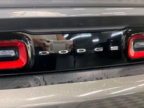 Used 2019 Dodge Challenger SXT image 7
