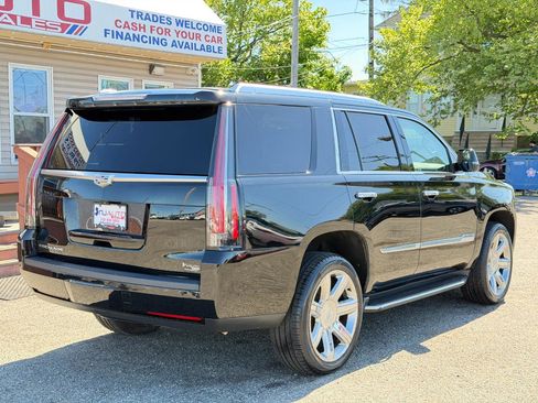 Used 2018 Cadillac Escalade Luxury AWD/4WD image 4