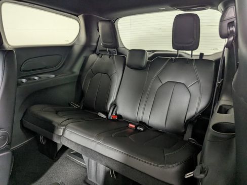 New 2026 Chrysler Pacifica Select FWD image 25