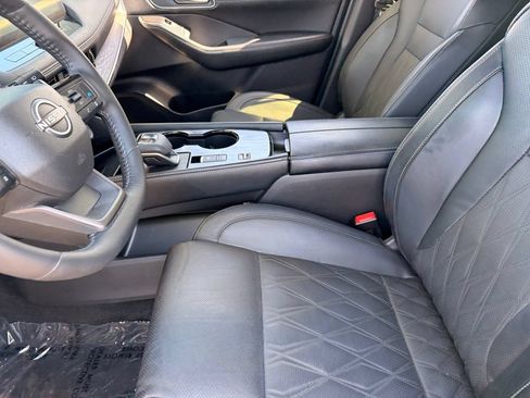 Certified 2025 Nissan Rogue Platinum FWD image 19