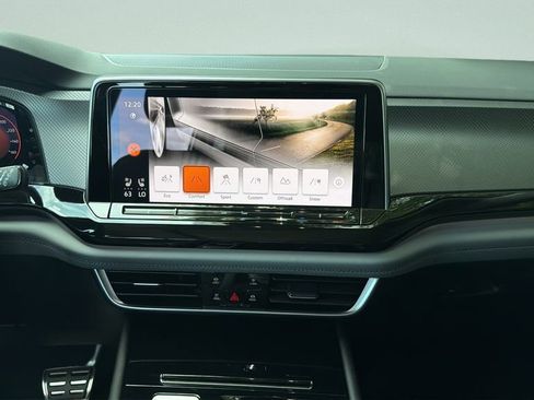 New 2026 Volkswagen Atlas Peak Edition AWD/4WD image 18