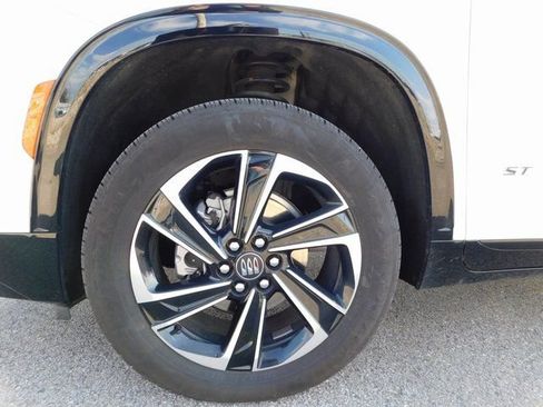 Used 2025 Buick Enclave Sport Touring image 10