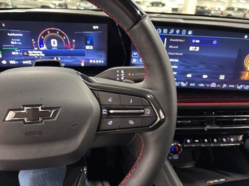 Used 2024 Chevrolet Traverse RS image 27