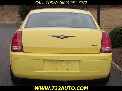 Used 2006 Chrysler 300 Base 4dr Sedan image 8