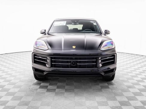 Certified 2025 Porsche Cayenne image 9