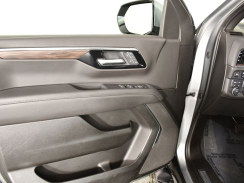 Used 2025 Chevrolet Suburban Z71 AWD/4WD image 39