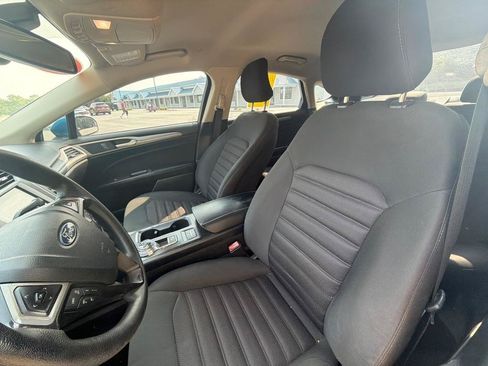 Used 2019 Ford Fusion SE FWD image 9