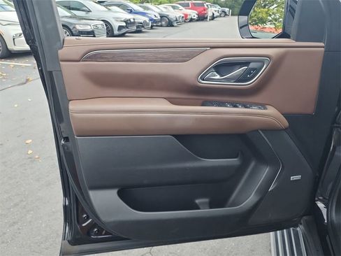 Used 2021 Chevrolet Suburban High Country w/ Premium Package image 23