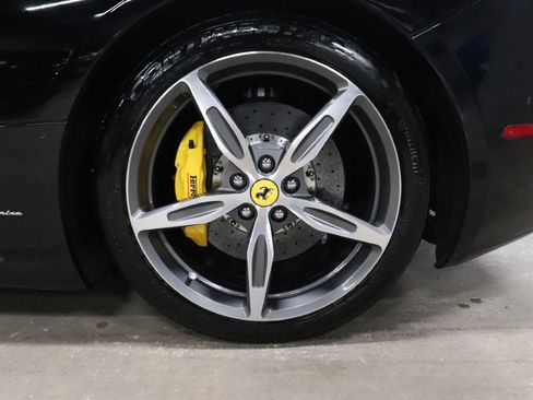 Used 2010 Ferrari California image 24