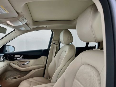 Used 2021 Mercedes-Benz GLC 300 w/ Premium Package image 24