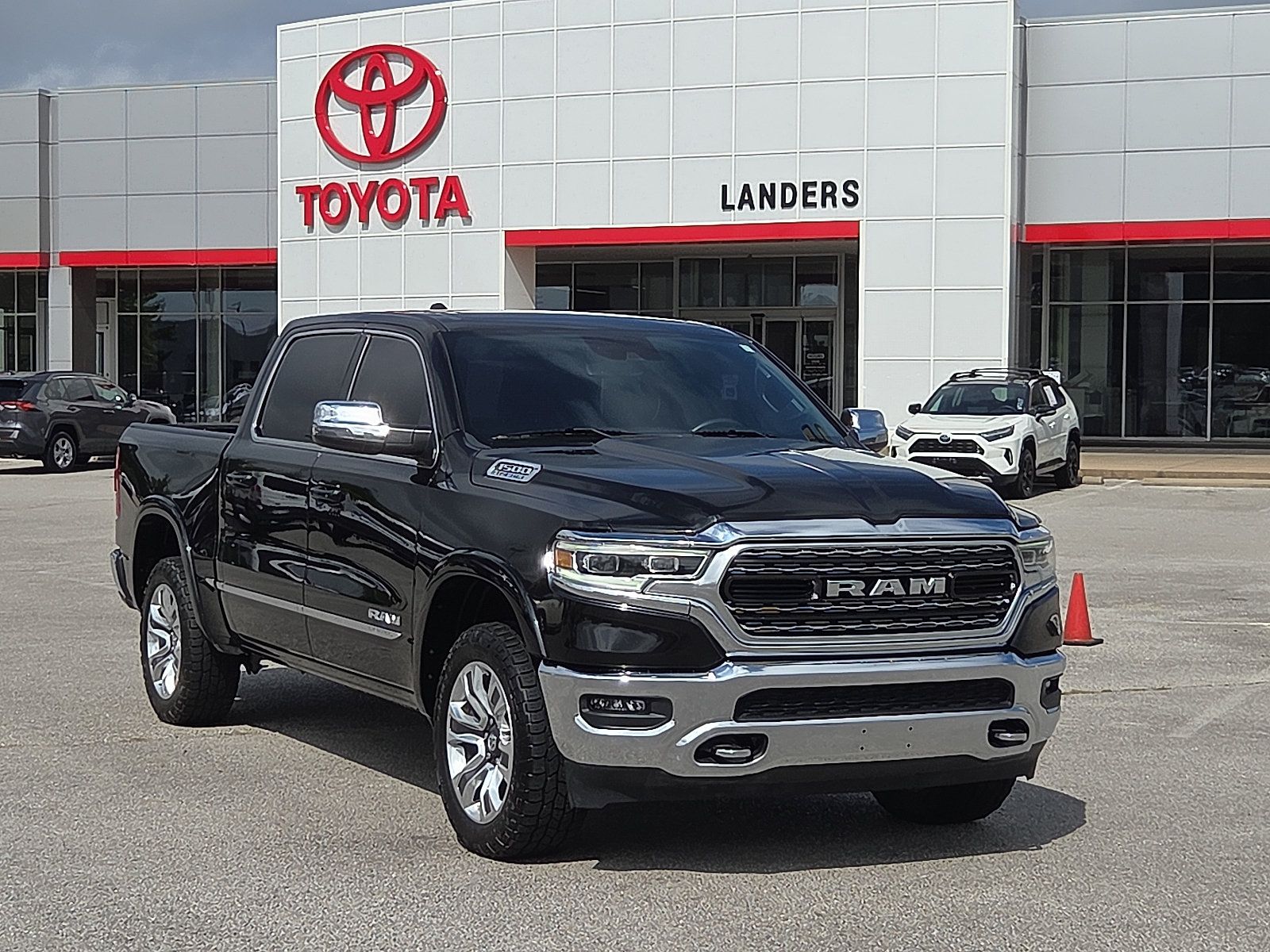 Used 2024 RAM 1500 Limited AWD/4WD image 1