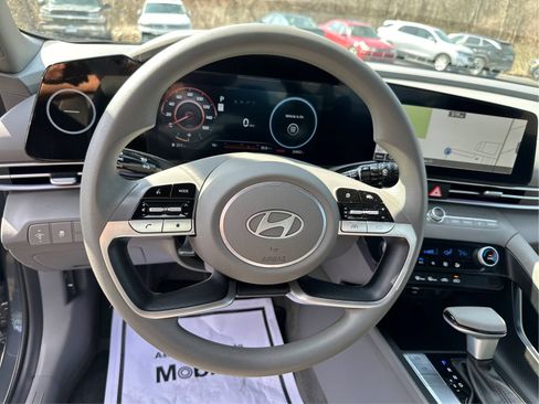 Certified 2024 Hyundai Elantra SEL FWD image 17