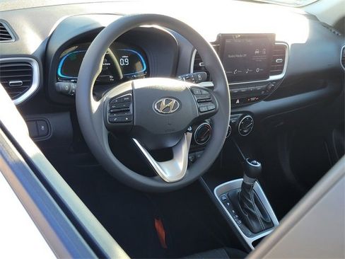 New 2026 Hyundai Venue SE image 3