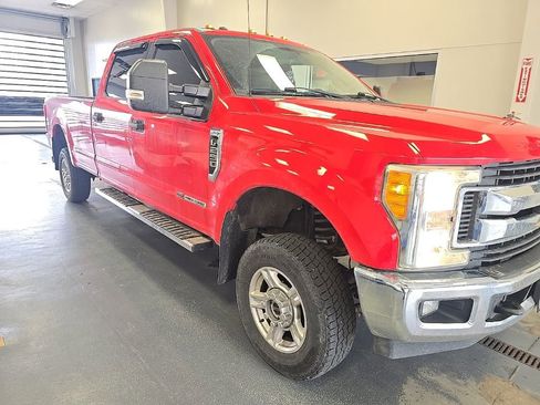 Used 2017 Ford F250 XLT w/ XLT Value Package image 4