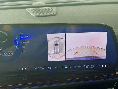 Used 2024 Chevrolet Traverse RS image 15