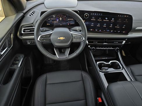New 2026 Chevrolet Traverse LT w/ Driver Confidence Package FWD image 9