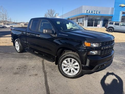 Used 2019 Chevrolet Silverado 1500 Custom image 3