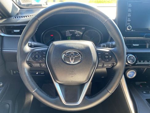 Used 2021 Toyota Venza XLE w/ Softex Package image 6