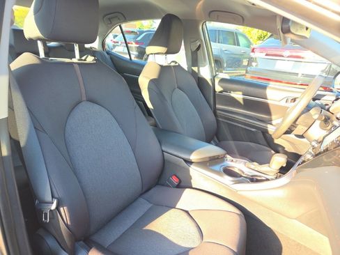 Used 2020 Toyota Camry LE image 12