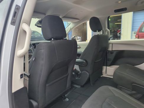 Used 2023 Chrysler Voyager LX image 14