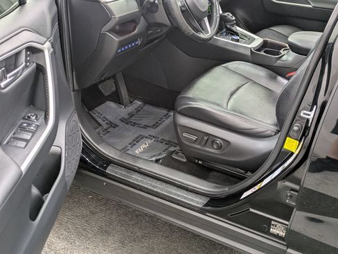 Used 2019 Toyota RAV4 Limited w/ Advanced Technology Package AWD/4WD image 24