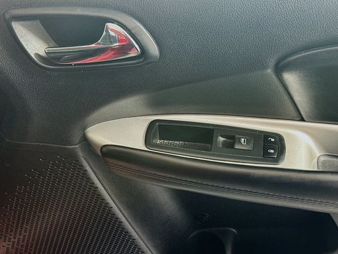 Used 2019 Dodge Journey SE FWD image 29