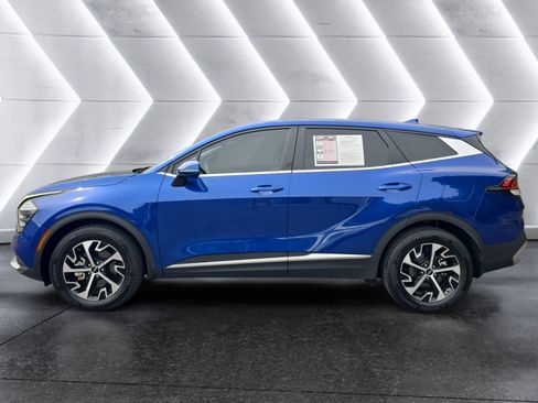 Used 2024 Kia Sportage EX FWD image 2