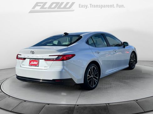 Used 2025 Toyota Camry XLE image 9