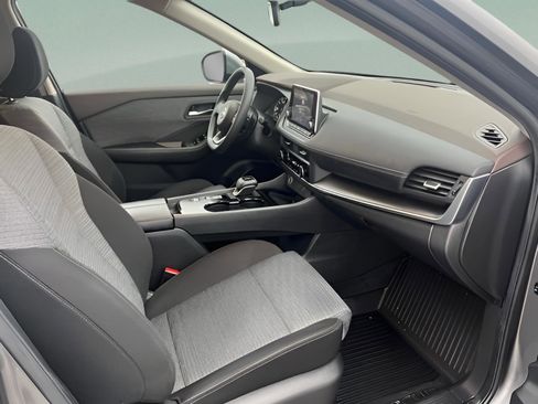 Used 2023 Nissan Rogue SV image 30