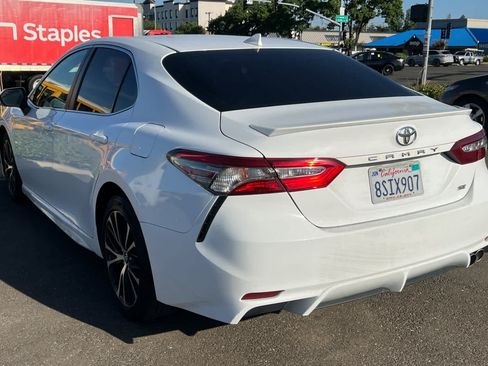 Used 2019 Toyota Camry SE FWD image 6