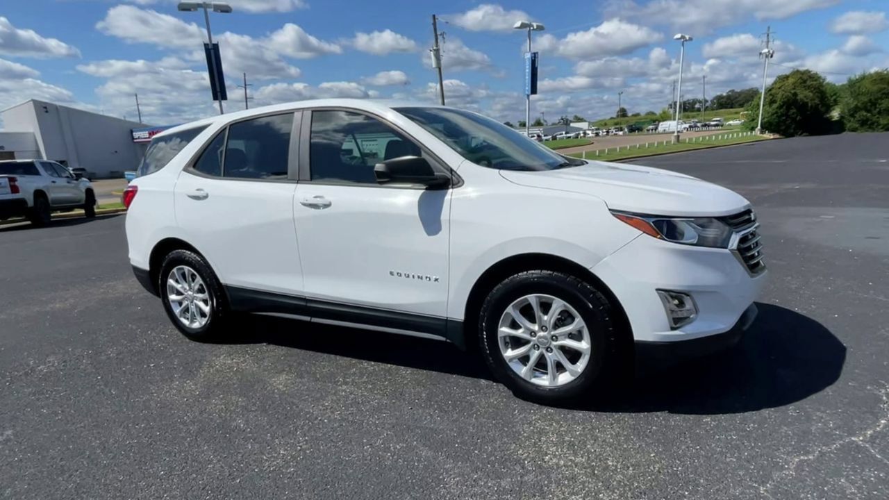 Used 2020 Chevrolet Equinox LS FWD image 2
