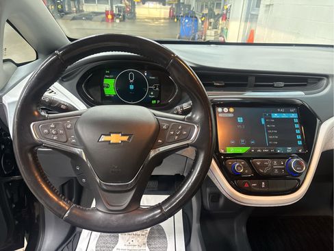 Used 2020 Chevrolet Bolt Premier w/ Infotainment Package image 9