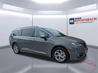Used 2023 Chrysler Pacifica Limited FWD video 2