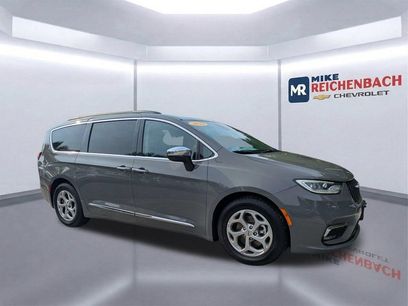 Used 2023 Chrysler Pacifica Limited