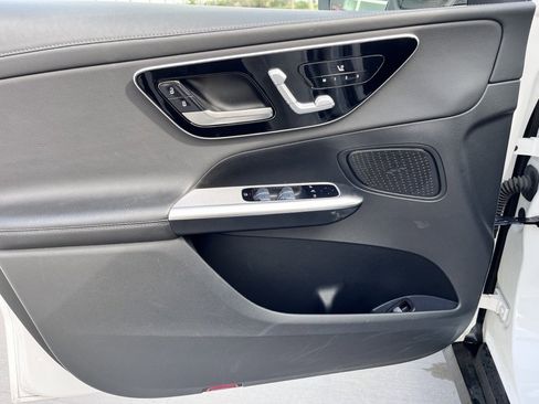 Used 2024 Mercedes-Benz GLC 300 4MATIC image 11