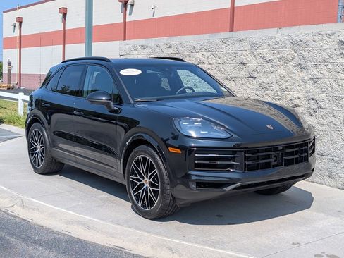 Certified 2025 Porsche Cayenne image 9