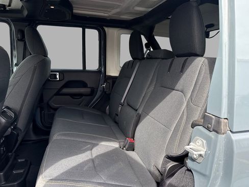 Used 2025 Jeep Wrangler Unlimited Sahara image 20