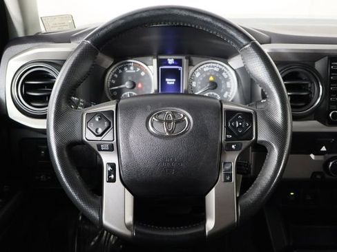 Used 2022 Toyota Tacoma TRD Sport image 7