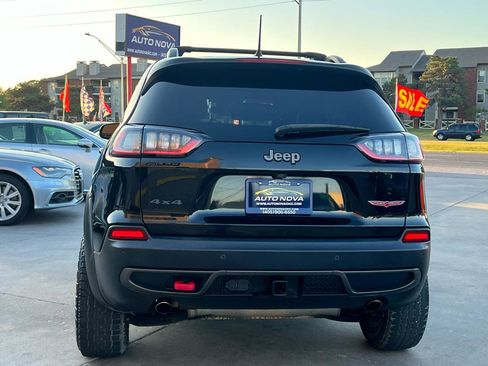 Used 2019 Jeep Cherokee Trailhawk AWD/4WD image 5