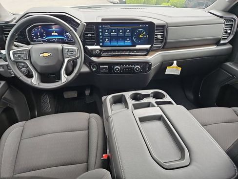 Used 2025 Chevrolet Silverado 1500 LT AWD/4WD image 7
