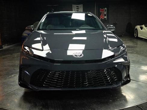 Used 2025 Toyota Camry SE image 3