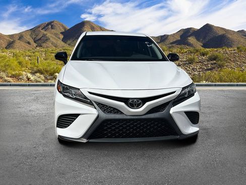 Used 2020 Toyota Camry SE FWD image 3