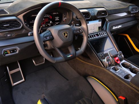 Used 2024 Lamborghini Urus Performante image 10
