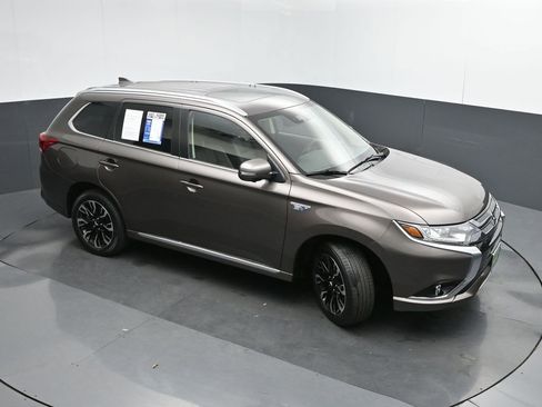 Used 2018 Mitsubishi Outlander GT AWD/4WD image 46