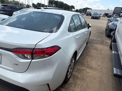 Used 2024 Toyota Corolla LE FWD image 5