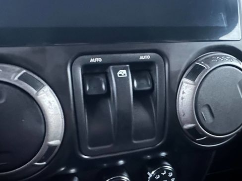 Used 2015 Jeep Wrangler Sport image 5