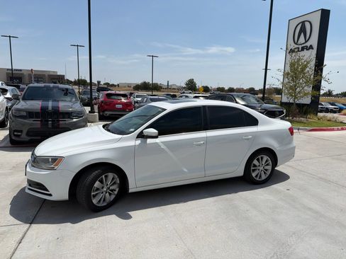 Used 2015 Volkswagen Jetta SE FWD image 4
